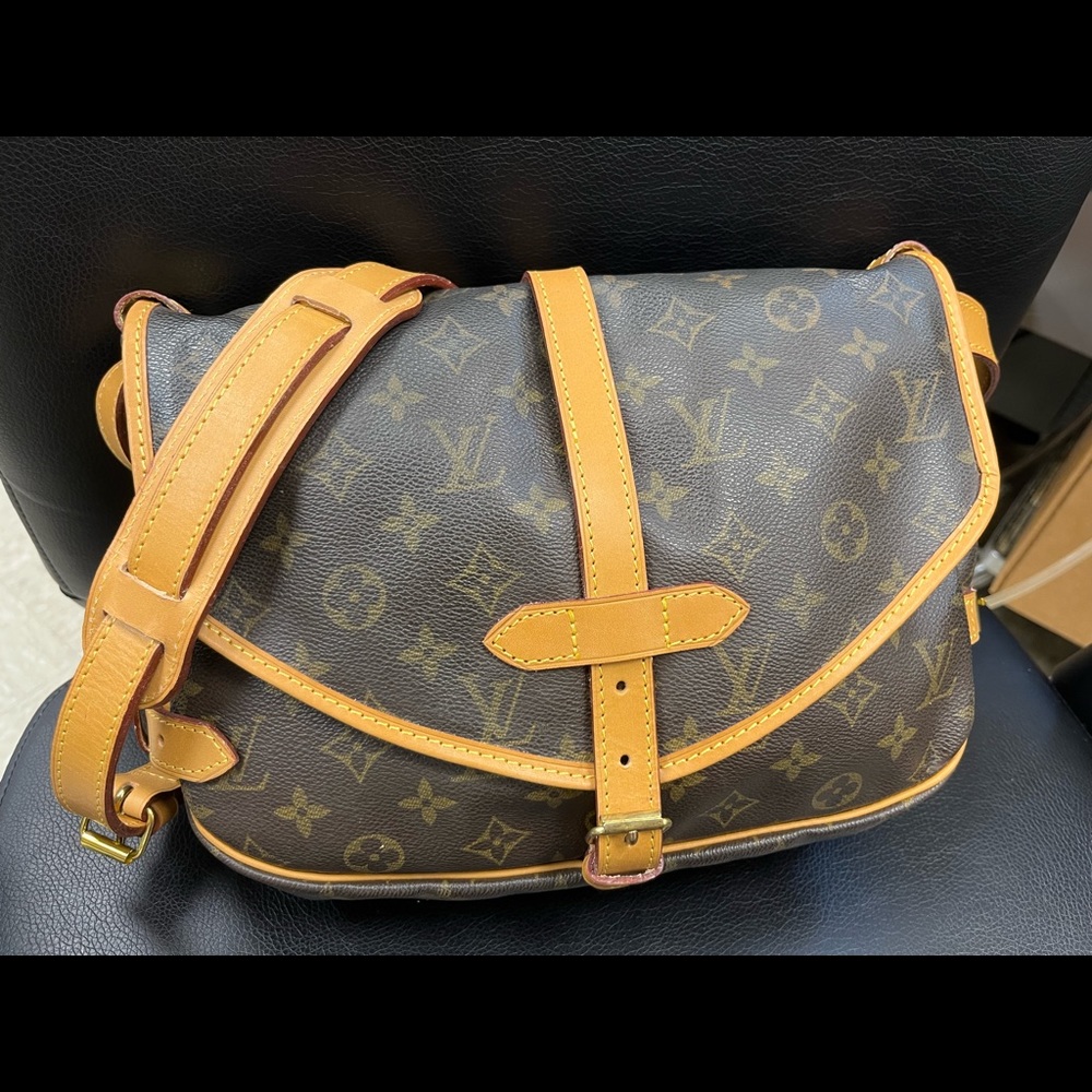 Louis Vuitton Saumur 30 🌸Authentic🌸